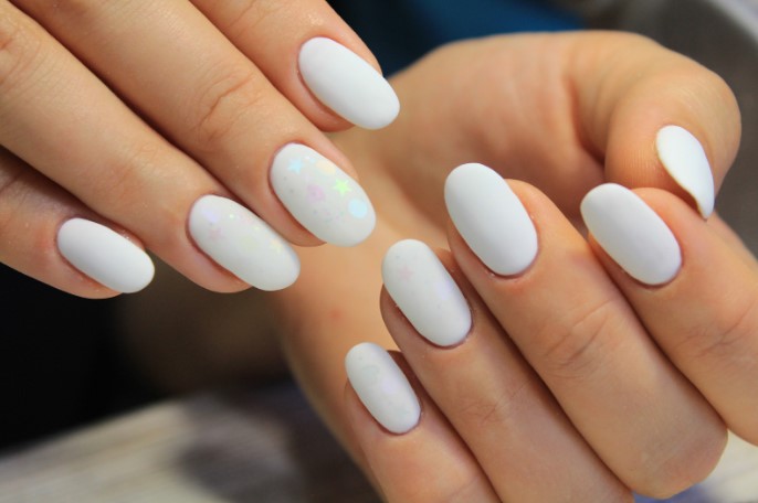 Трендовые оттенки гель-лака осень 2024